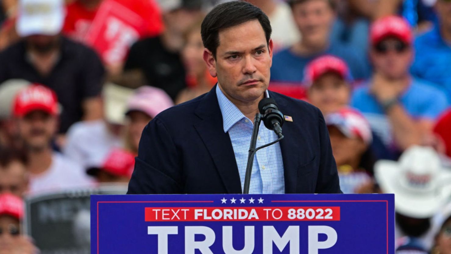 El senador estadounidense Marco Rubio habla durante un acto de campaña del expresidente de EE.UU. y aspirante republicano a la presidencia, Donald Trump, en Doral, Florida, el 9 de julio de 2024.