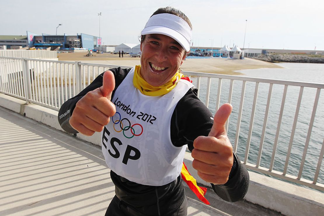 Támara Echegoyen Domínguez celebra tras ganar el oro con sus compañeras de equipo Sofía Toro Prieto Puga y Ángela Pumariega Menéndez en la prueba de keelboat para tres tripulantes en Londres 2012.