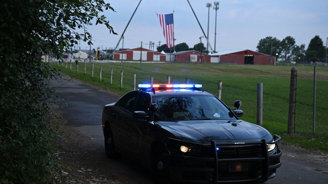 Un vehículo policial en Butler Farm Show Inc. el lunes 15 de julio de 2024, en Butler, Pensilvania.