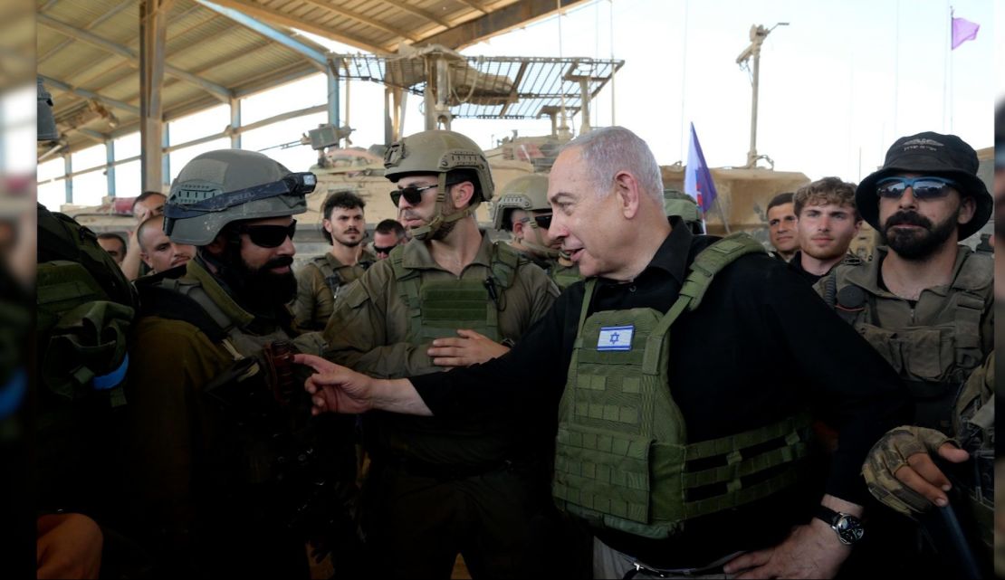 El primer ministro de Israel, Benjamin Netanyahu, visita Rafah, en el sur de Gaza, el jueves.