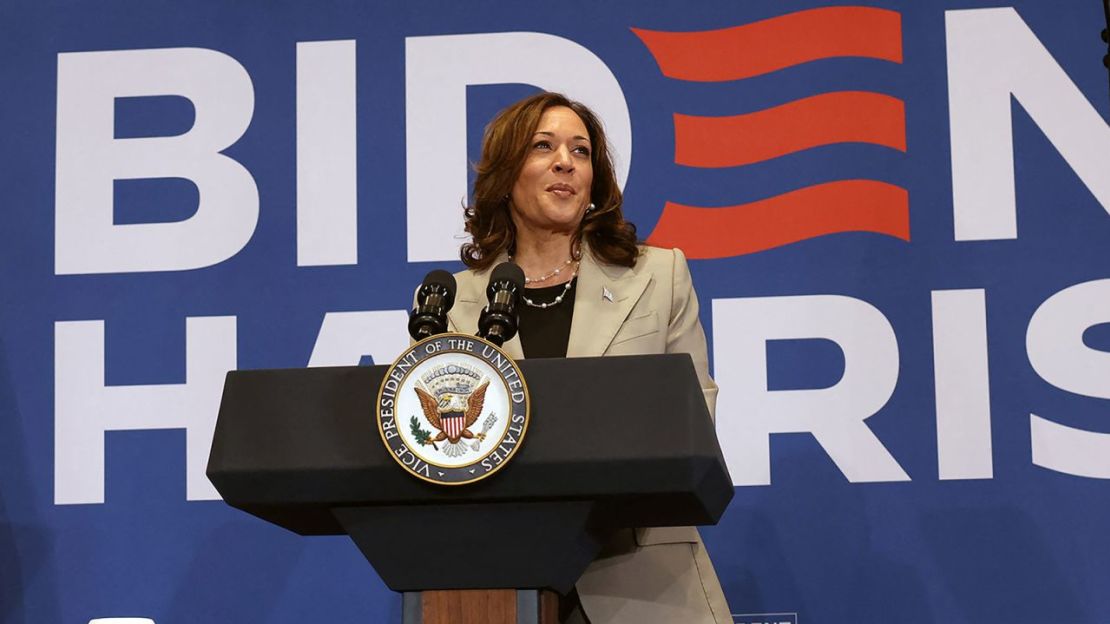 La vicepresidenta Kamala Harris hace campaña en la escuela secundaria Westover en Fayetteville, Carolina del Norte, el jueves 18 de julio. (Foto:Kevin Mohatt/Reuters).