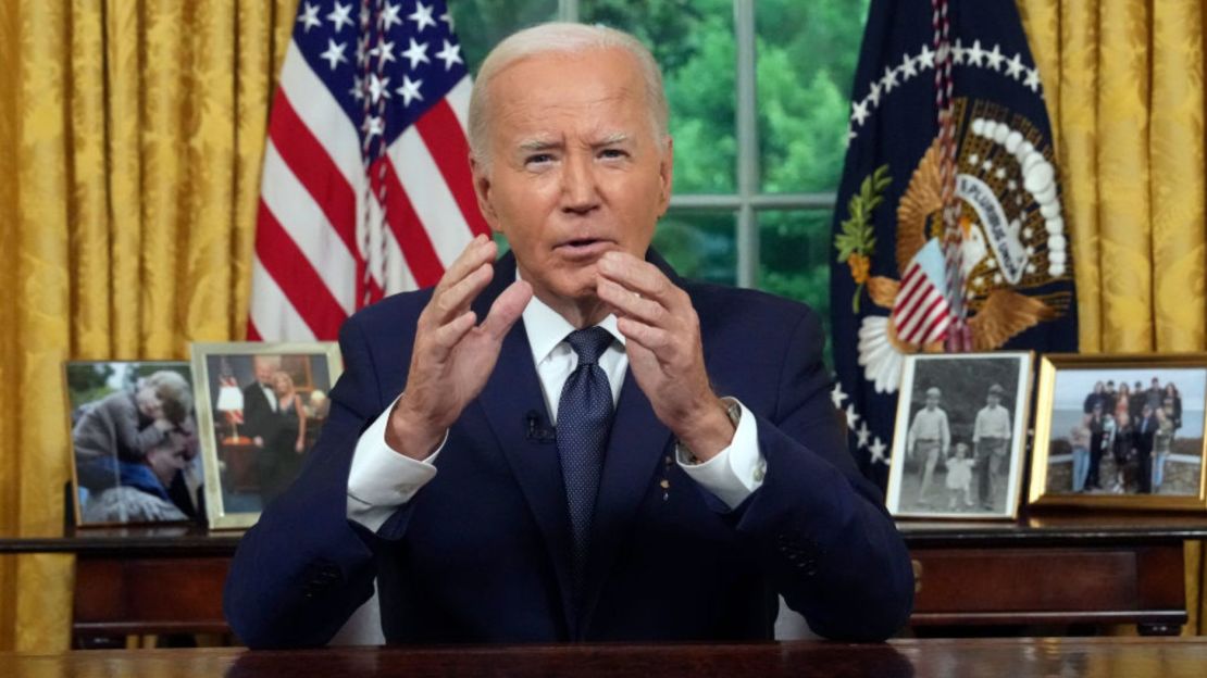 El presidente de Estados Unidos, Joe Biden, pronuncia un discurso televisado a todo el país desde el Despacho Oval de la Casa Blanca el 14 de julio de 2024 en la ciudad de Washington.