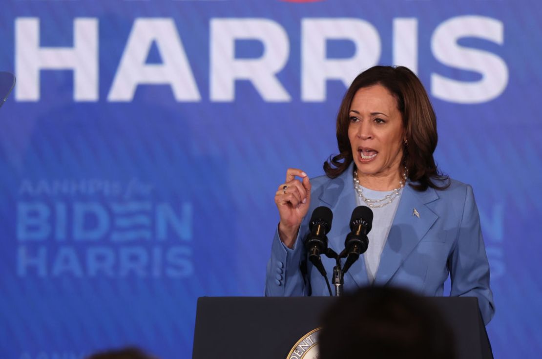 La vicepresidenta de EE.UU. Kamala Harris habla durante un acto de campaña en Resorts World Las Vegas el 09 de julio de 2024 en Las Vegas, Nevada.