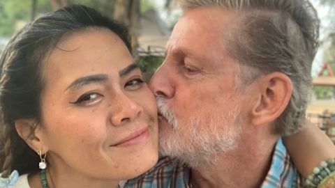 Jim Dolan, de Estados Unidos, conoció a su esposa tailandesa Som por Internet en 2006, y más tarde ella se trasladó a Estados Unidos para estar con él.