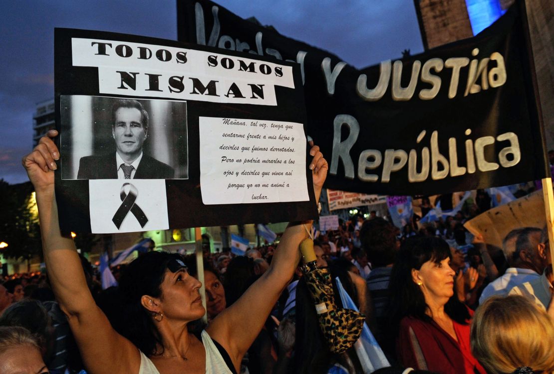 En febrero 18 de 2015 miles de personas salieron a las calles de Argentina en la denominada "Marcha del Silencio" para repudiar la muerte del fiscal Alberto Nisman, que llevaba la causa AMIA