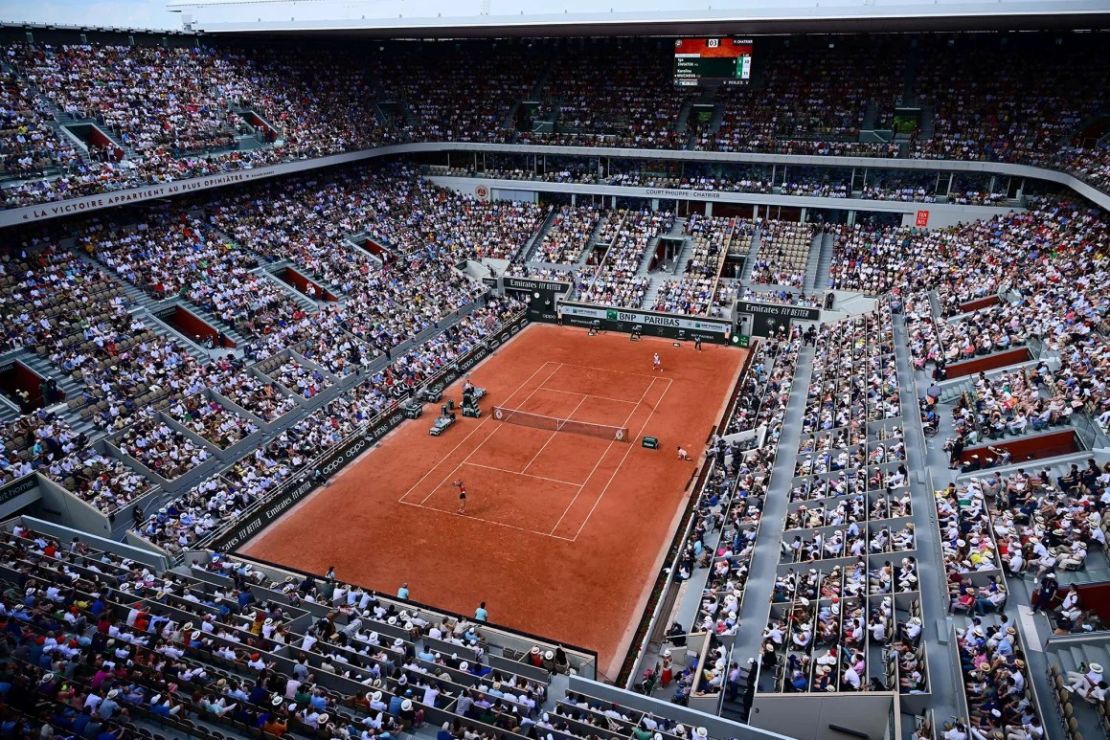 La cancha Philippe-Chatrier es uno de los estadios de tenis más emblemáticos del mundo. Crédito: Emmanuel Dunand/AFP/Getty Images.