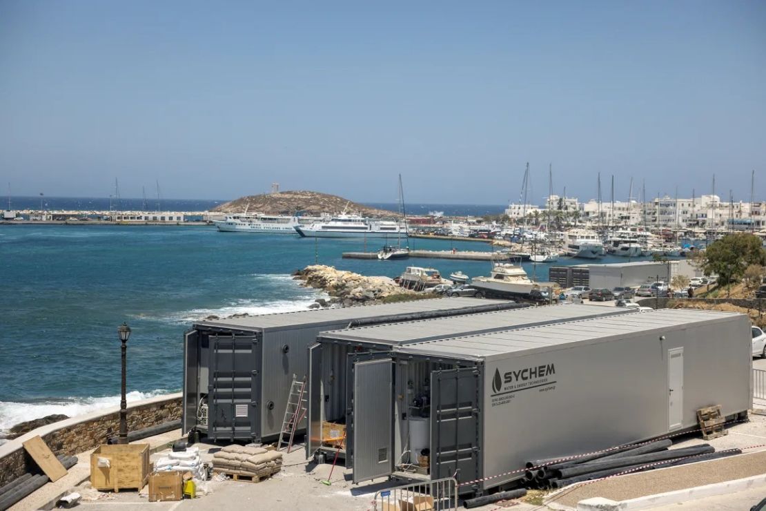 Unidades de desalinización temporales en la isla de Naxos, Grecia.