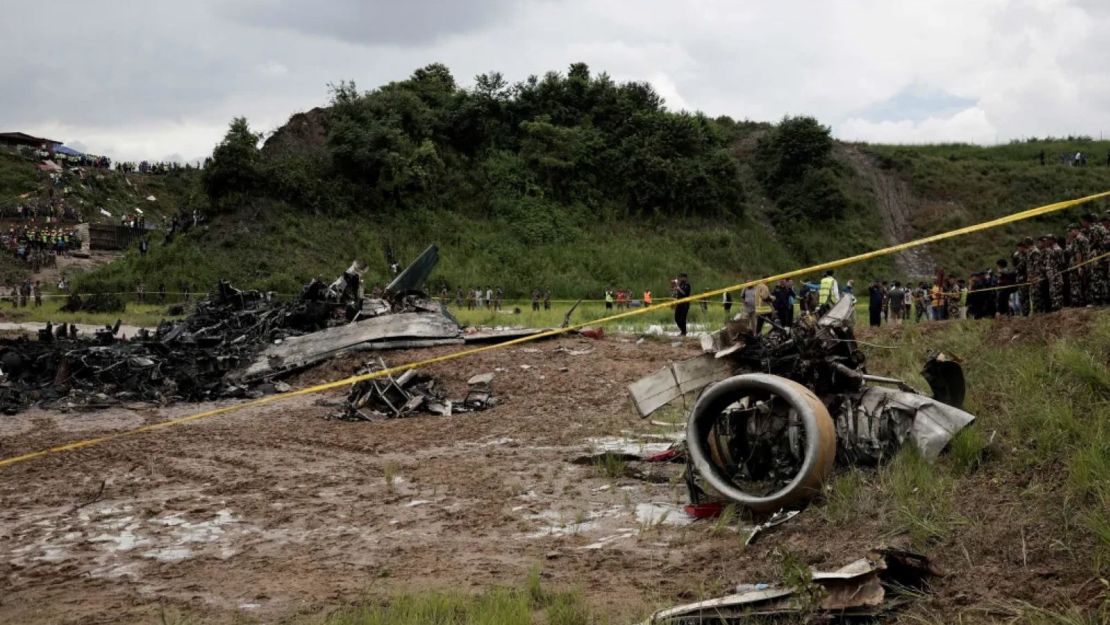 El avión de Saurya Airlines se incendió en el aeropuerto de Katmandú, Nepal, el 24 de julio de 2024.