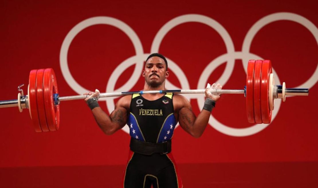 Julio Rubén Mayora, abanderado de la delegación Venezolana en Paris 2024.