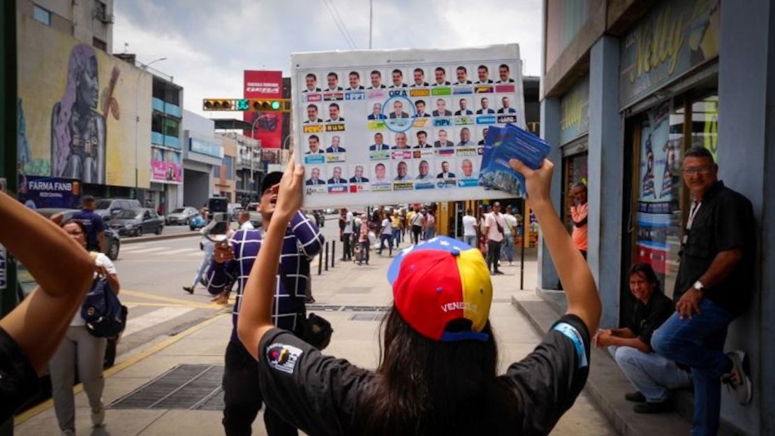 Manifestantes de la oposición en Maracay, Venezuela.