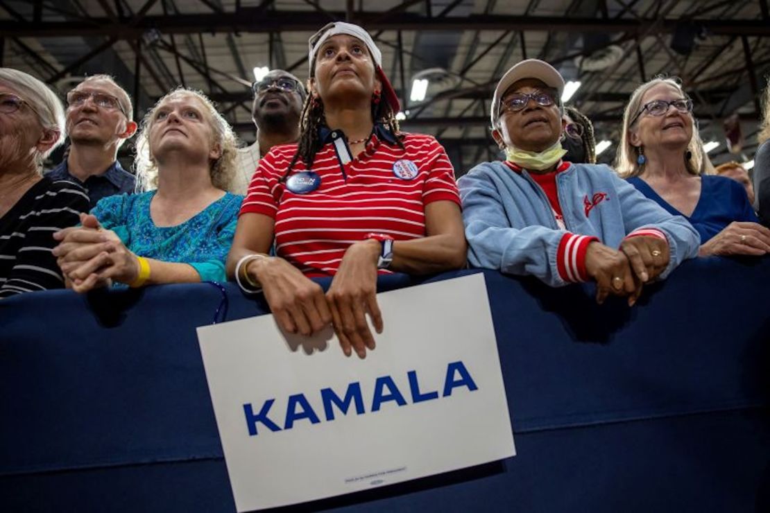 Simpatizantes de Harris asisten a un acto de campaña en West Allis, Wisconsin, el 23 de julio de 2024.