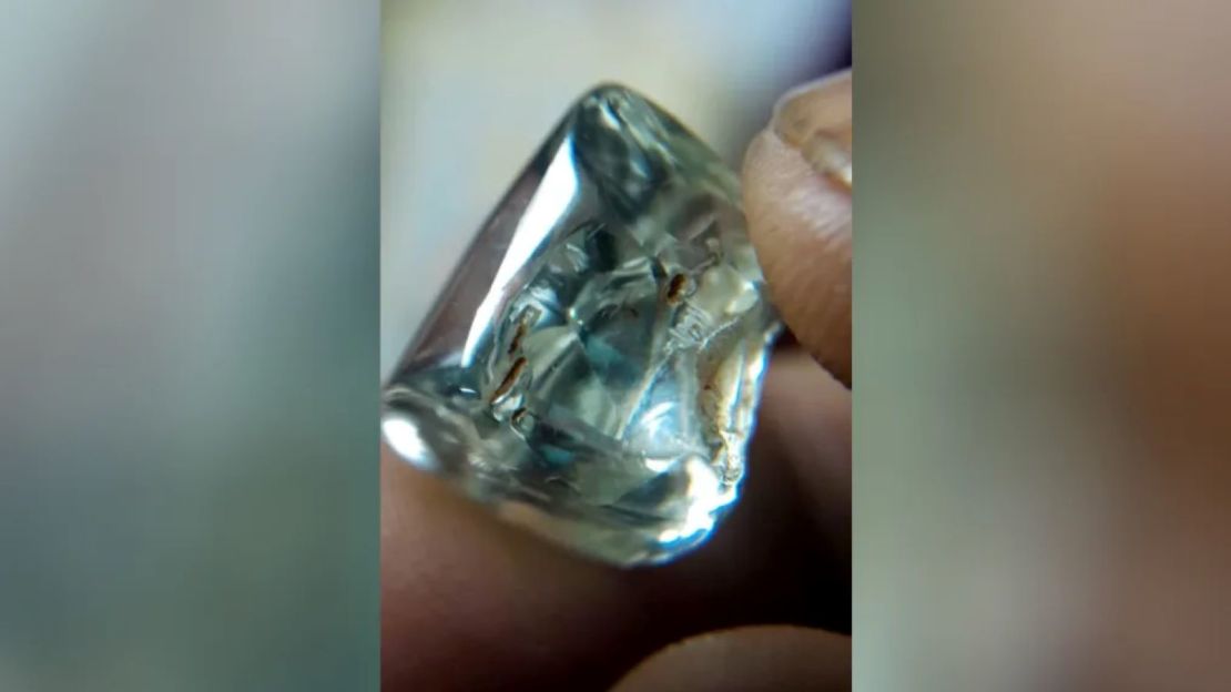 El diamante de 19,22 quilates, valorado en casi US$ 100.000, encontrado por Raju Gond. (Cortesía de Anupam Singh).