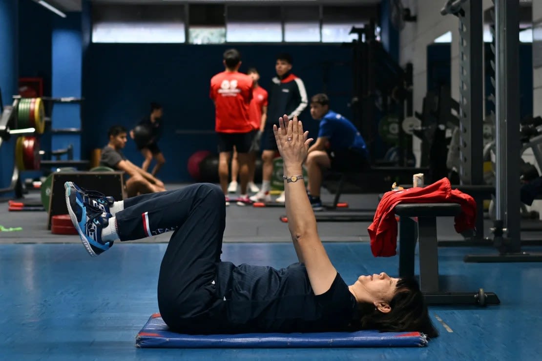 Zeng se está entrenando como una atleta profesional nuevamente.