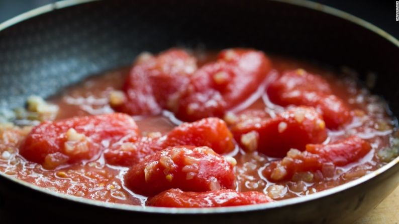 Para obtener las propiedades del tomate que luchan contra el cáncer y las enfermedades del corazón, mejor cocínalos.