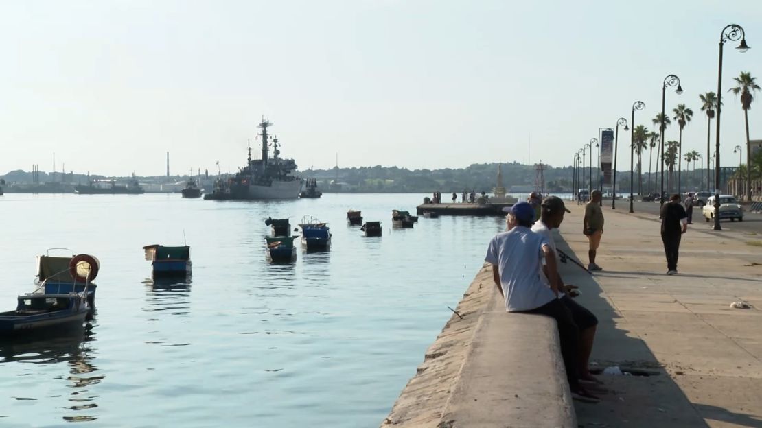 Buque ruso de la Flota del Báltico, visto desde el puerto de La Habana