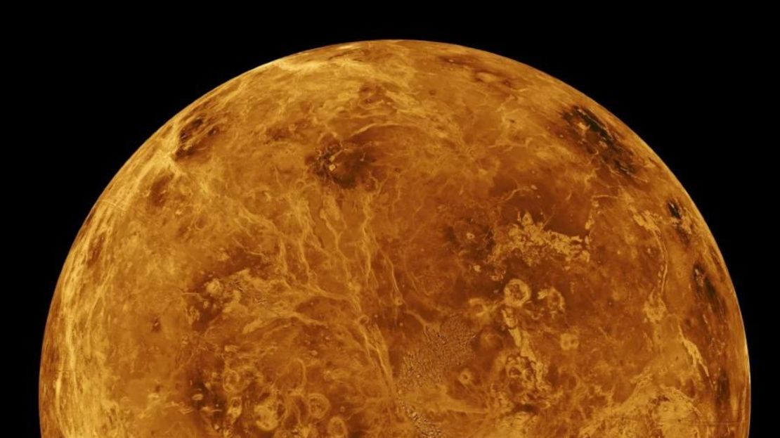 El hemisferio norte de Venus aparece en esta vista global de la superficie del planeta, tal como la vio la nave espacial Magellan de la NASA en una imagen creada en 1996.