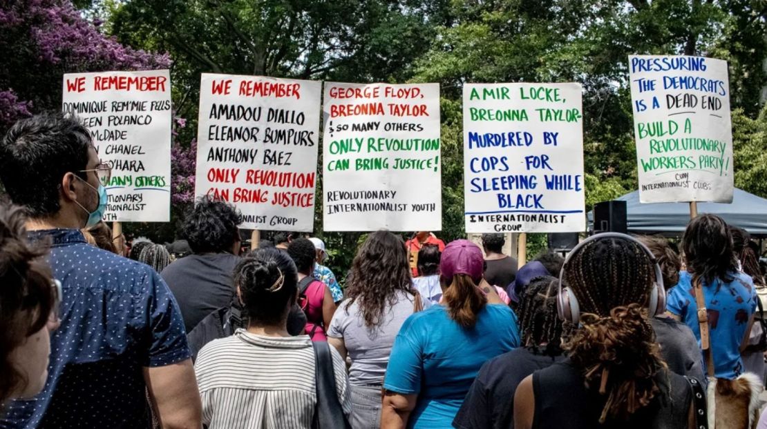 Se lleva a cabo una manifestación para Sonya Massey en Washington Square Park de la ciudad de Nueva York el domingo.