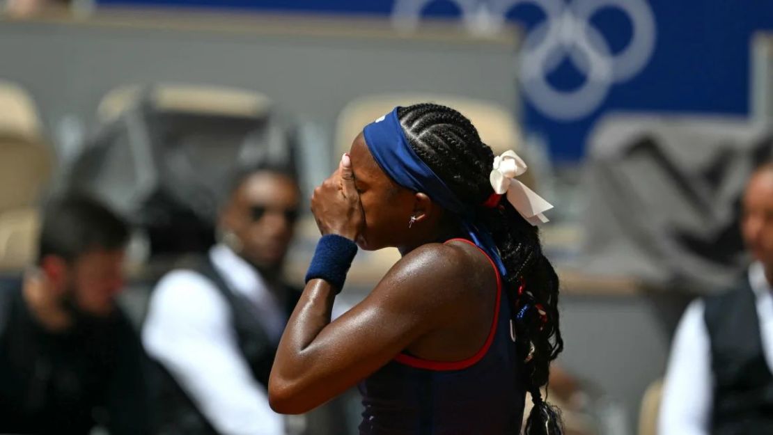 Coco Gauff reacciona ante una decisión en su contra en los Juegos Olímpicos de París. Patricia de Melo Moreira/AFP/Getty Images