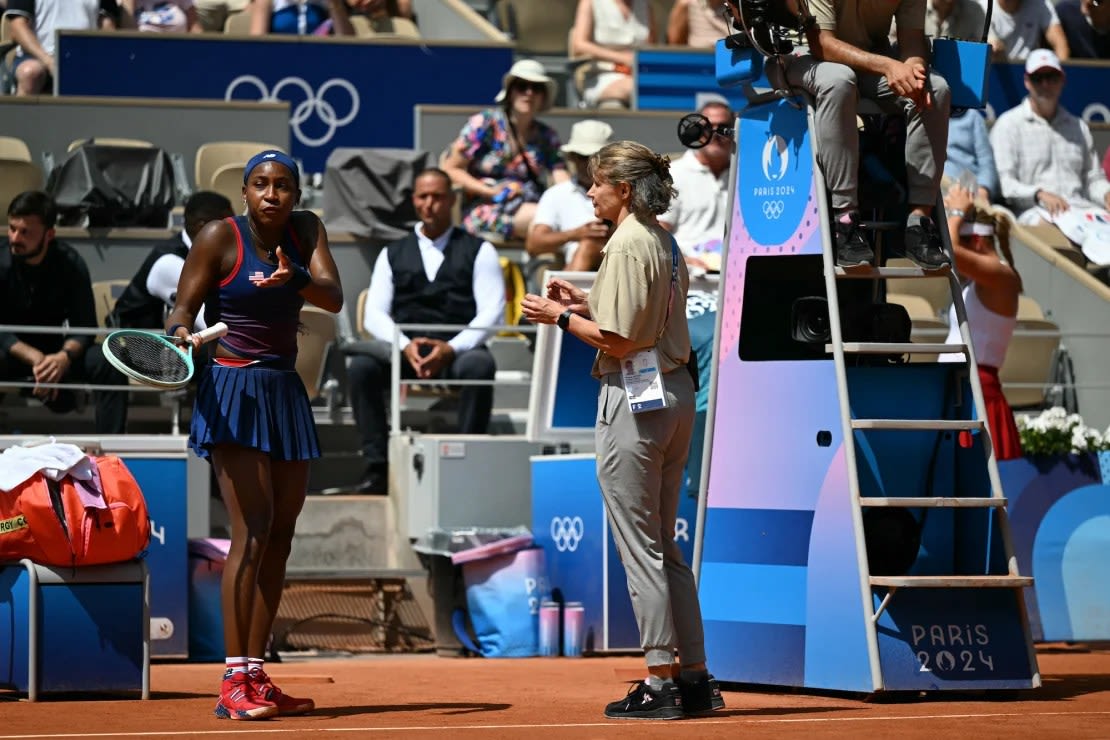 Gauff discute con la supervisor durante su derrota ante Donna Vekić. Patricia de Melo Moreira/AFP/Getty Images