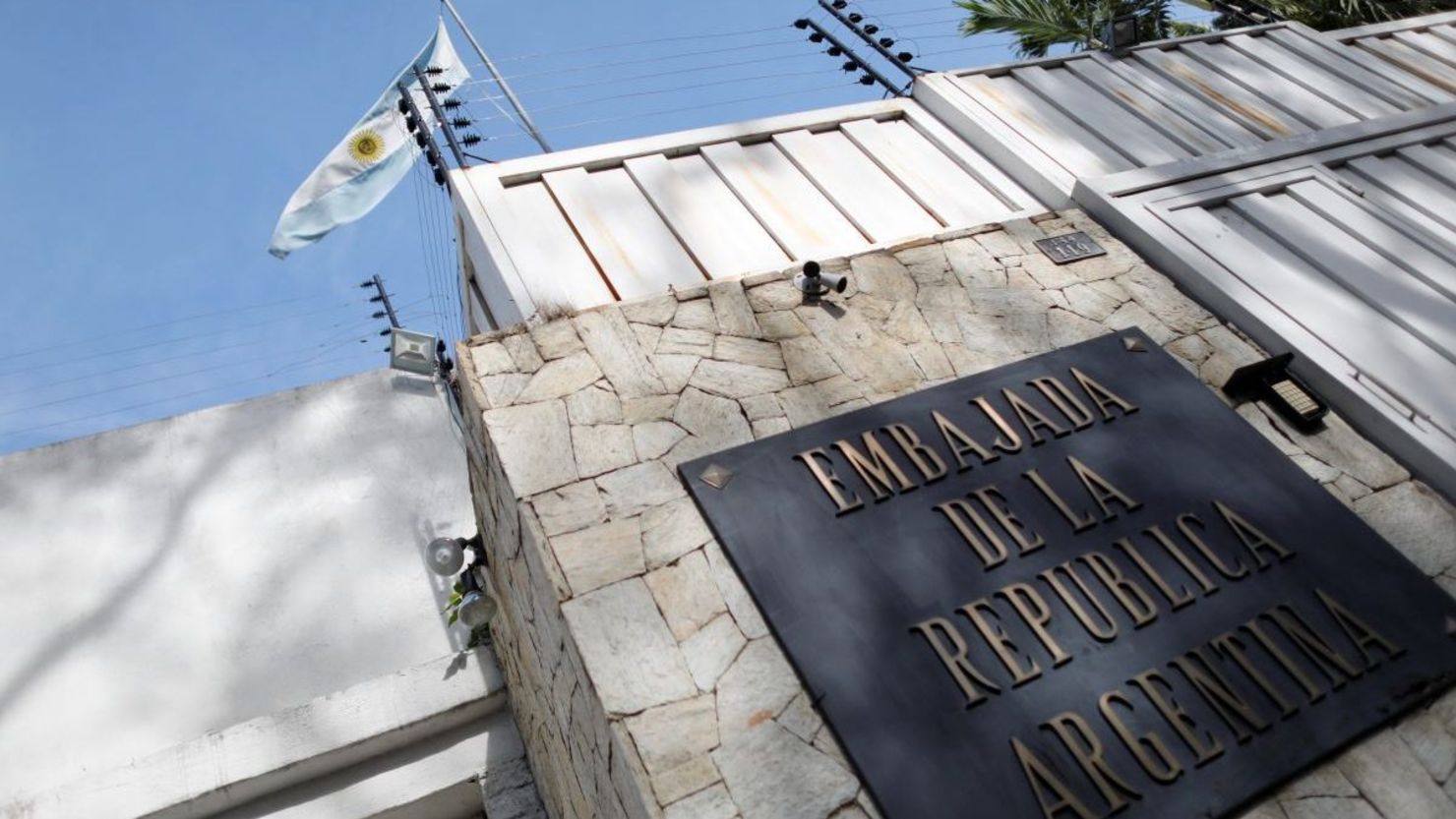 Residencia Universitaria de la Embajada de la República Argentina en la ciudad de Caracas el 16 de marzo de 2020 en Caracas, Venezuela.