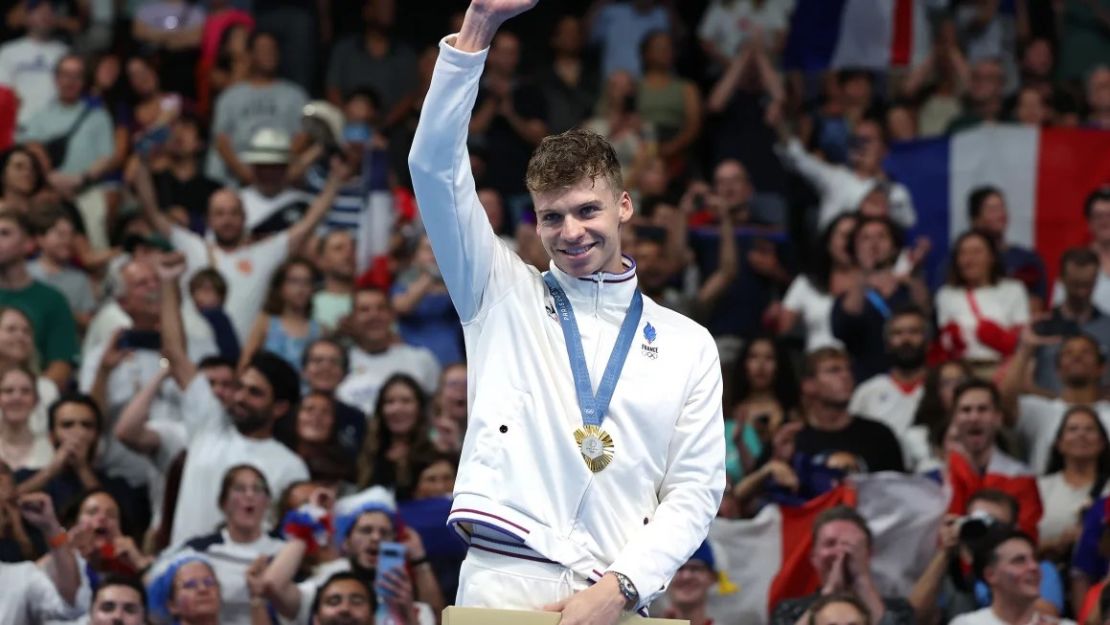 Lëon Marchand sorprendió a la multitud en Nanterre al ganar dos medallas de oro y batir dos récords olímpicos en una noche. Quinn Rooney/Getty Images