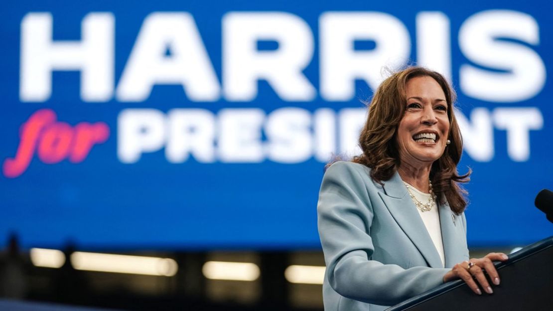 La vicepresidenta Kamala Harris habla en un acto de campaña en Atlanta el 30 de julio de 2024. Crédito: Elijah Nouvelage/AFP/Getty Images