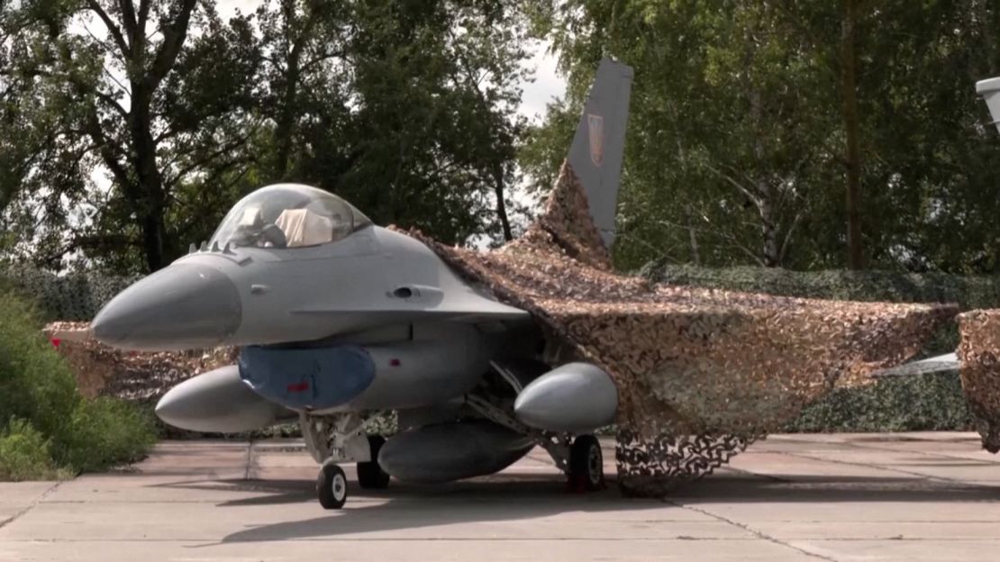 Uno de los primeros cazas F-16 recibidos por Ucrania.