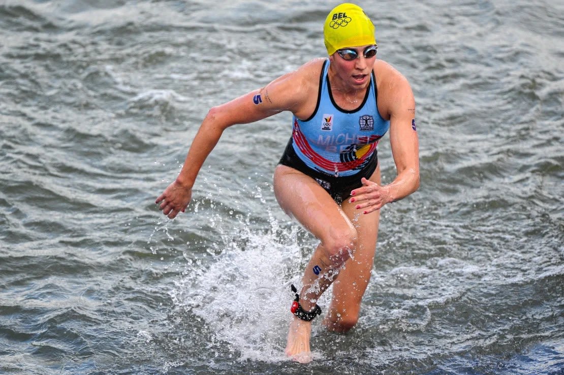 La triatleta belga Claire Michel finalizó en el puesto 38 en el triatlón individual femenino.