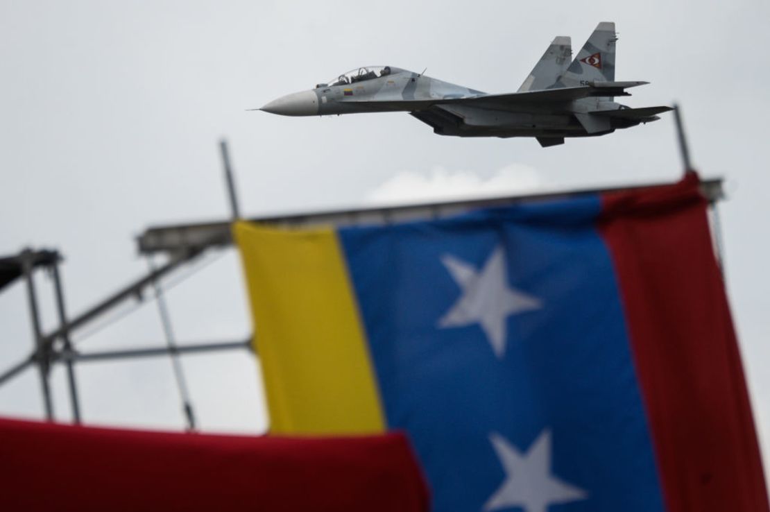 Un caza de fabricación rusa Sukhoi Su-30MKV de la Fuerza Aérea Venezolana, el 5 de julio de 2017.