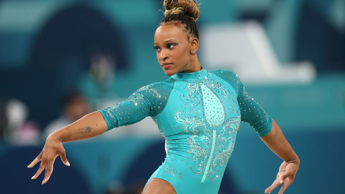 Rebeca Andrade compitiendo en la final femenina de suelo el lunes. Crédito: Jamie Squire/Getty Images