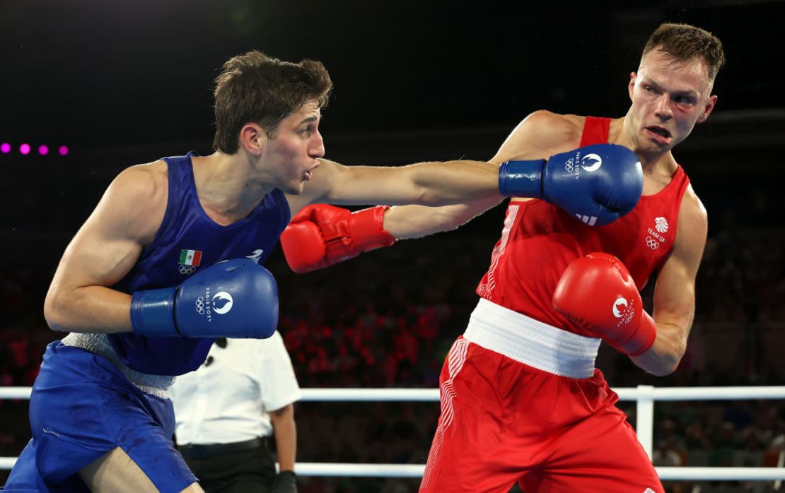 Marco Alonso Verde Álvarez, de México, durante su combate contra Lewis Richardson, del Reino Unido, en la semifinal masculina de 71 kg en los Juegos Olímpicos de París 2024 en Roland Garros el 6 de agosto 2024 en París, Francia. Crédito: Richard Pelham/Getty Images