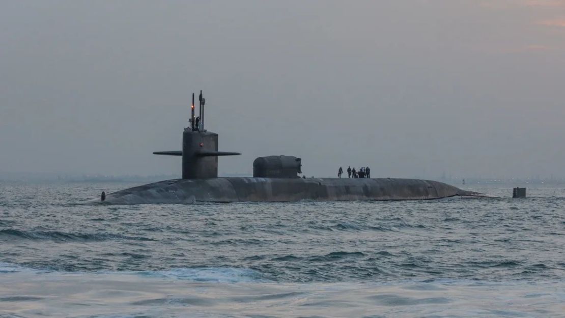 El USS Georgia transita por el Golfo, saliendo de una visita de mantenimiento y logística en Manama, Bahréin, el 27 de diciembre de 2020. Spc. William Gore/US Navy/Reuters/Archivo