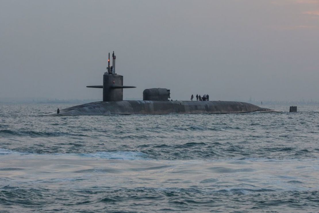 El USS Georgia transita por el Golfo Pérsico, saliendo de una visita de mantenimiento y logística en Manama, Bahréin, el 27 de diciembre de 2020. Crédito: Spc. William Gore/Marina estadounidense/Reuters/Archivo