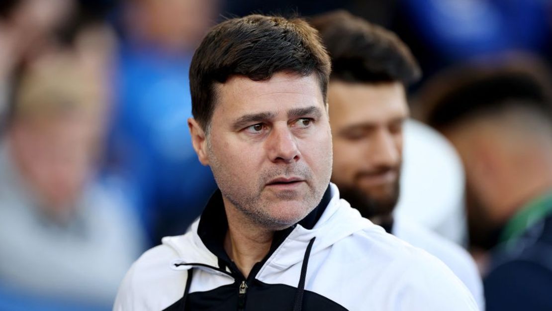 Mauricio Pochettino, entrenador del Chelsea, observa antes del partido de la Premier League entre Brighton & Hove Albion y Chelsea FC en el American Express Community Stadium el 15 de mayo de 2024 en Brighton, Inglaterra.