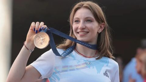 Ana Barbosu recibió la medalla de bronce en Bucarest, Rumania, el 16 de agosto de 2024.