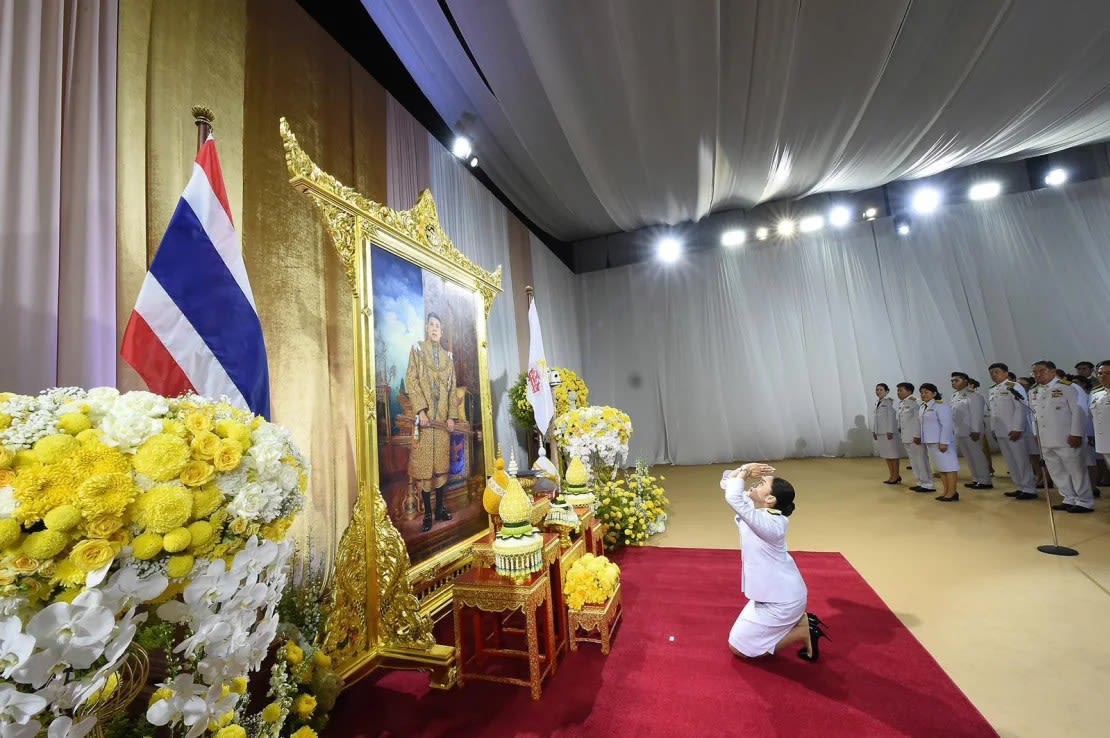 Paetongtarn Shinawatra kneels to pay tribute to a portrait of Thai King Maha Vajiralongkorn during a ceremony to endorse her as prime minister in Bangkok, Thailand, on August 18.