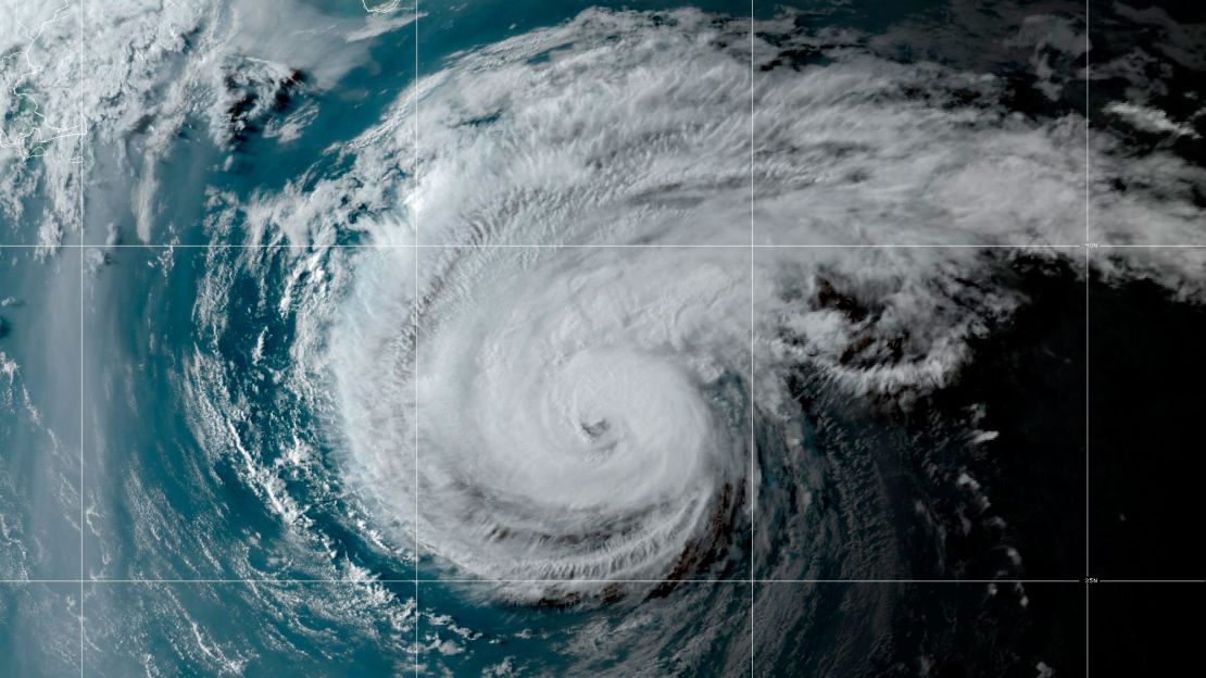 Imagen satelital del huracán Ernesto en la tarde del 18 de agosto. Crédito: NOAA