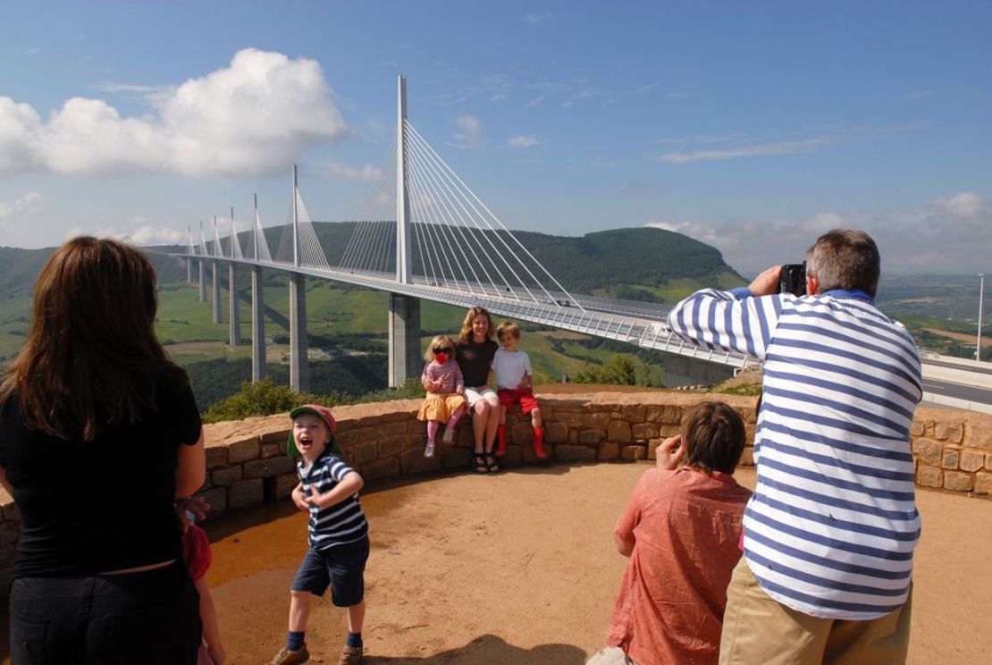 Los habitantes de la zona temían que el puente estropeara el famoso paisaje. En cambio, lo ha realzado y se ha convertido en una atracción turística en sí mismo. Crédito: David Bagnall/Shutterstock