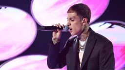 Natanael Cano se presenta durante la ceremonia de premiación de los MTV MIAW 2022 en el Pepsi Center WTC el 08 de julio de 2022 en la Ciudad de México, México. Crédito: Hector Vivas/Getty Images.