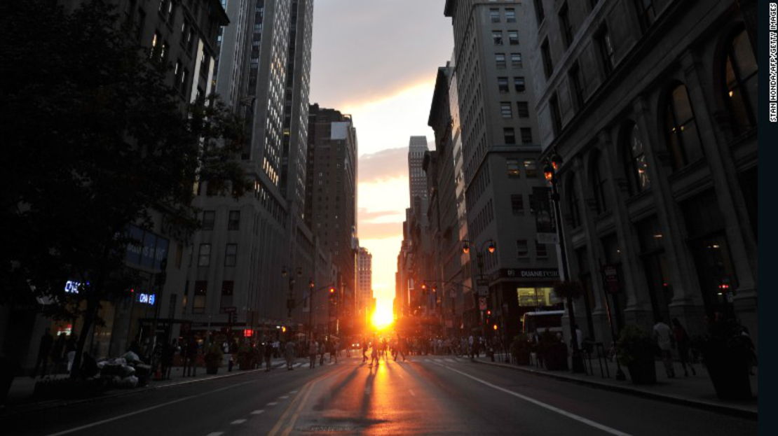 CNNE 174075 - manhattanhenge2