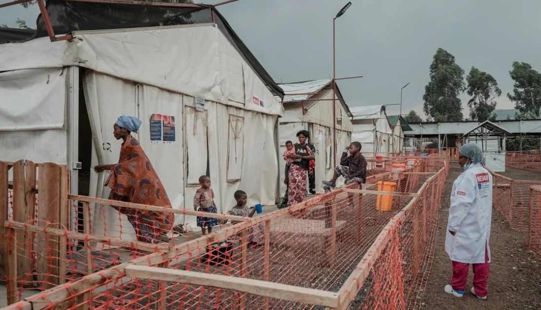 Pacientes en un centro de tratamiento de mpox en el Hospital General de Referencia de Nyiragongo, al norte de Goma, República Democrática del Congo, el 17 de agosto de 2024. (Foto: Guerchom Ndebo/AFP/Getty Images).