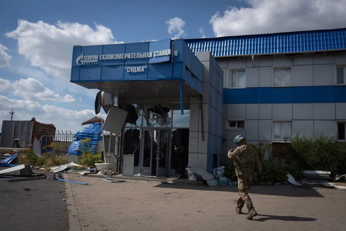 El presidente Volodymyr Zelensky ha sugerido que las líneas rojas de los aliados en la guerra contra Rusia se han "derrumbado estos días en algún lugar cerca de Sudzha", en referencia a una ciudad rusa ocupada por tropas ucranianas. (Foto: Efrem Lukatsky/AP).