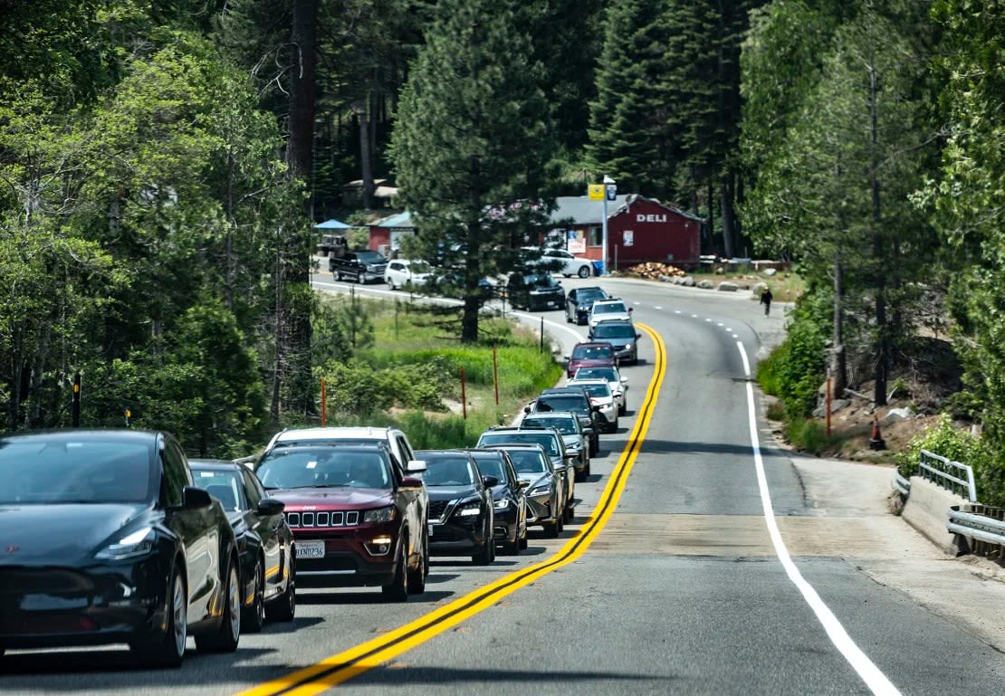 Visitar el Parque Nacional de Yosemite ahora implica reservar un espacio y sentarse en los atascos a medida que se acerca al parque. George Rose/Getty Images