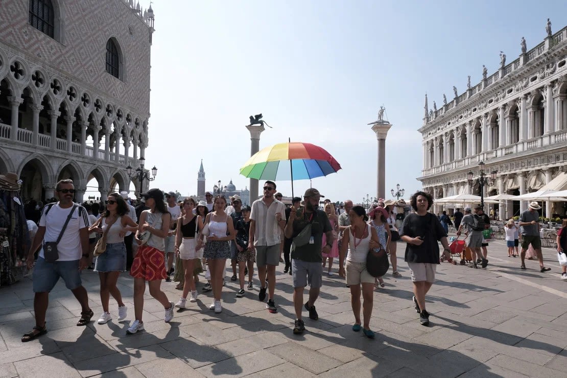 Ciudades europeas como Venecia han introducido nuevas restricciones este año. Manuel Silvestri/Reuters