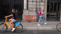 2024 fue el año en que los habitantes descontentos de lugares como Barcelona comenzaron a luchar contra el turismo. Paco Freire/SOPA Images/Shutterstock