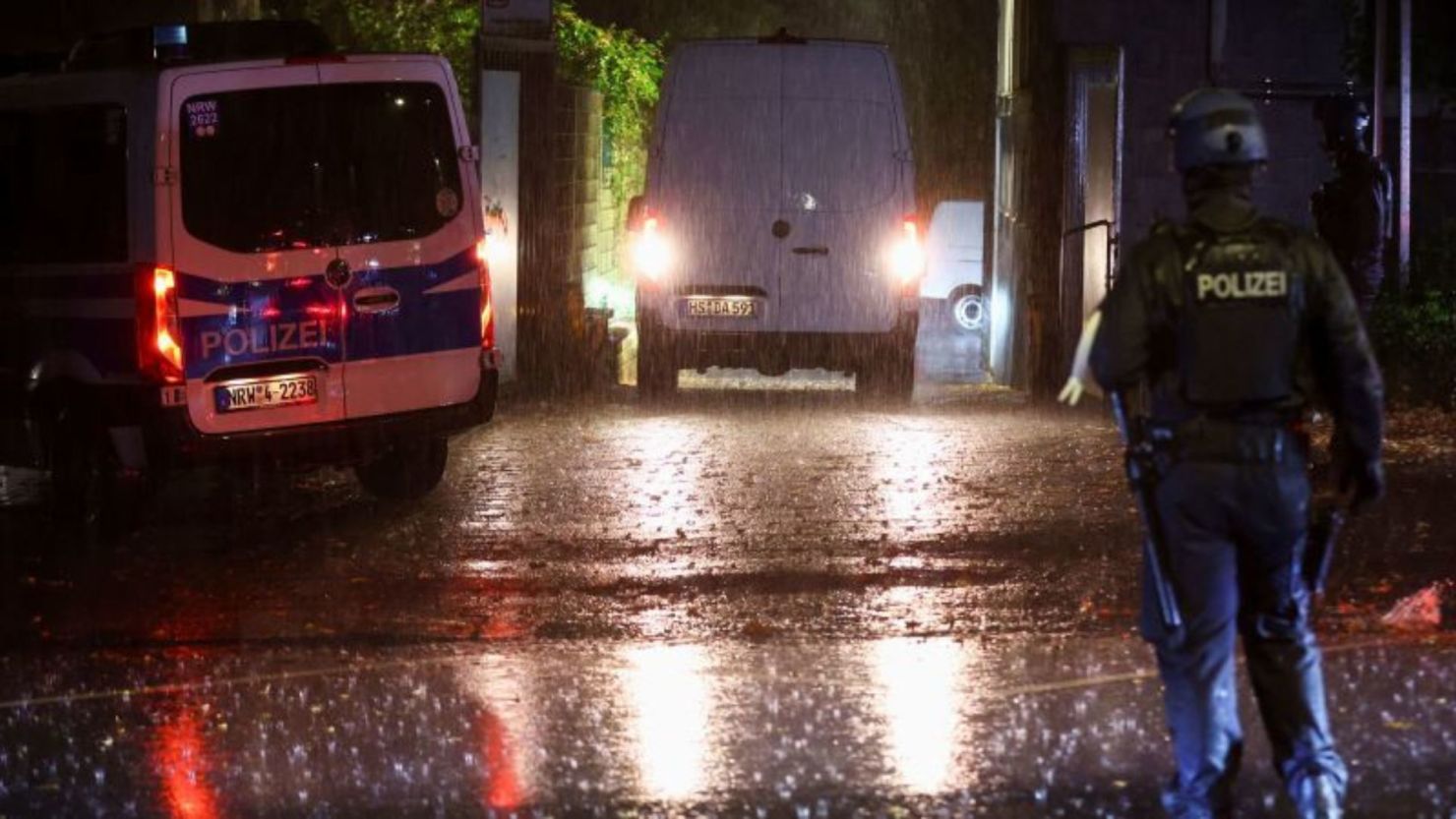 La policía de Alemania detuvo a un sospechoso acusado de apuñalar a muerte a tres personas en un festival de música en la ciudad de Solingen. Cortesía: Thilo Schmuelgen/Reuters