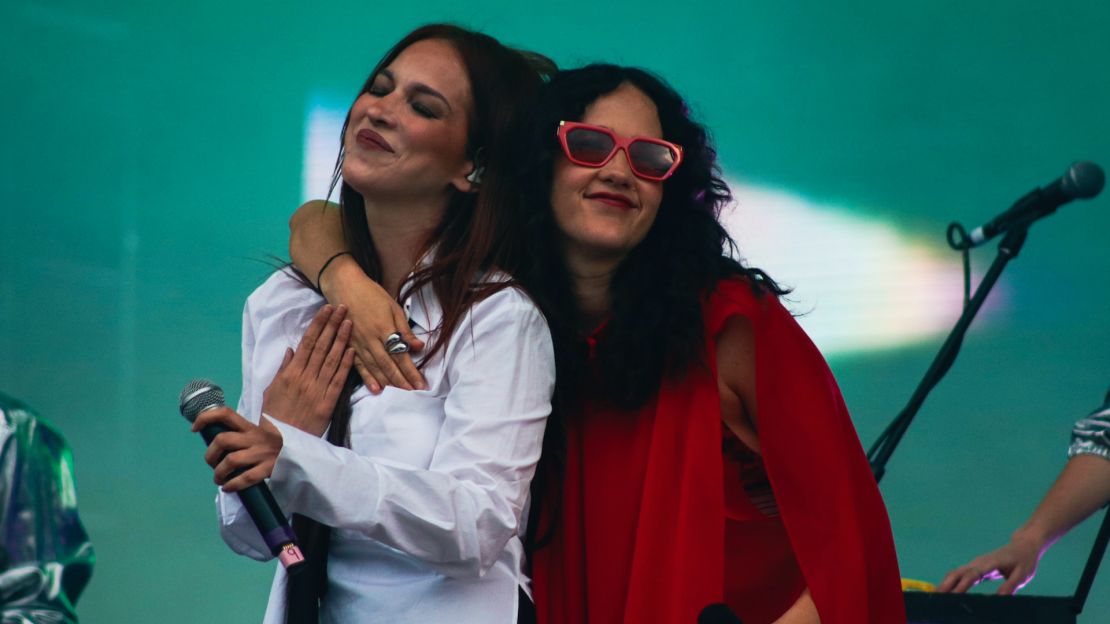 Ximena Sariñana y Paty Cantú.  CNNE /Karla Ximena García Colin