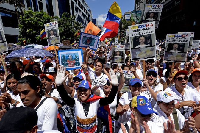 La oposición exigió la liberación de los políticos encarcelados y que se fije la fecha de las elecciones legislativas previstas para este año.