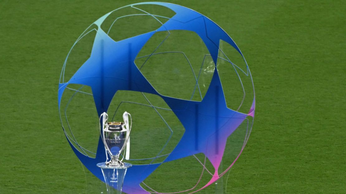 El trofeo de la Champions League 2023/2024 tras la victoria del Real Madrid en la final del torneo contra el Borussia Dortmund, el 1 de junio de 2024.