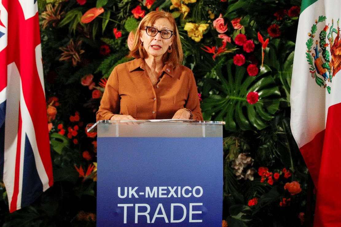 La entonces secretaria de Economía de México, Tatiana Clouthier, habla durante un evento para lanzar un acuerdo de libre comercio con Reino Unido, el 20 de mayo de 2022 en Londres, Inglaterra. Crédito: Peter Nicholls - WPA Pool/Getty Images